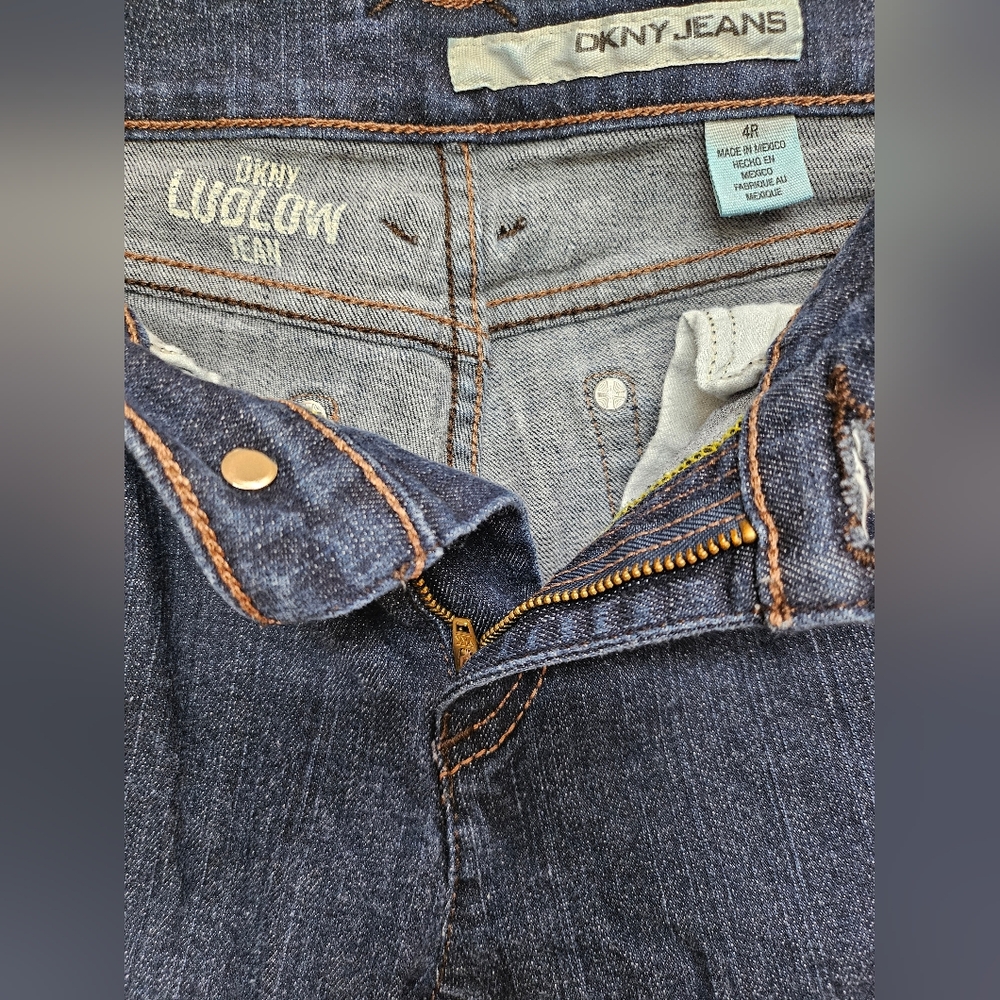 ✨️Donating Soon!✨️ Dkny Dark Blue Bootcut Jeans Classic Size 4R Fits Larger
